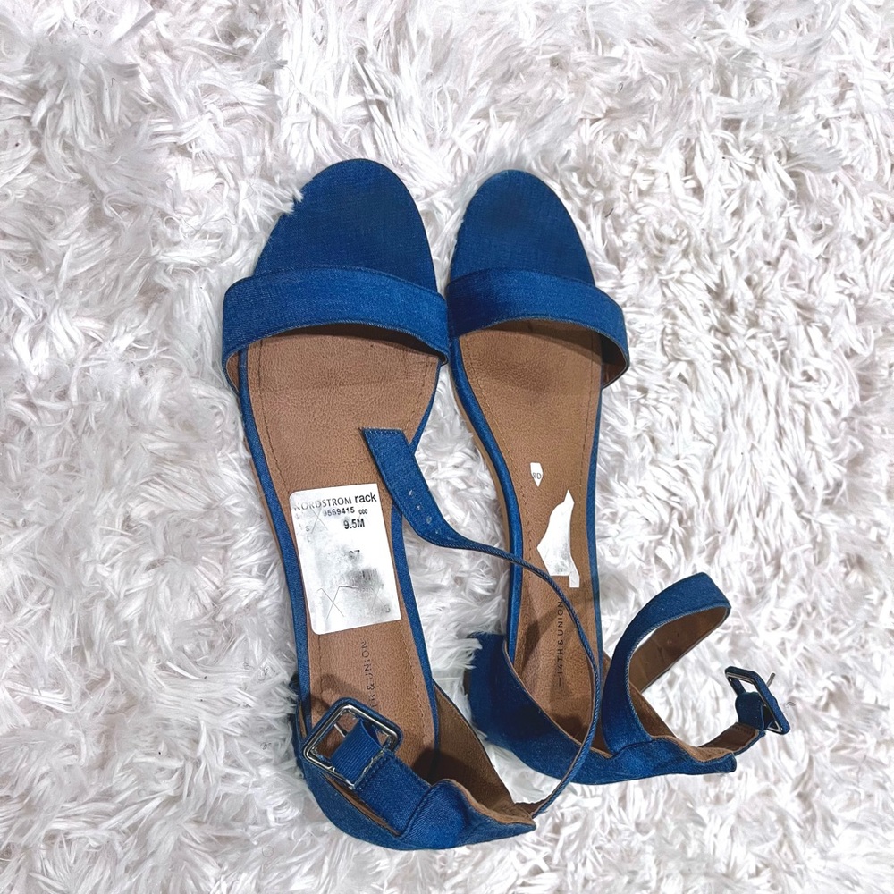 Denim low heel sandals. US 9.5M